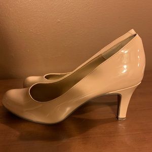 Clarks beige heels